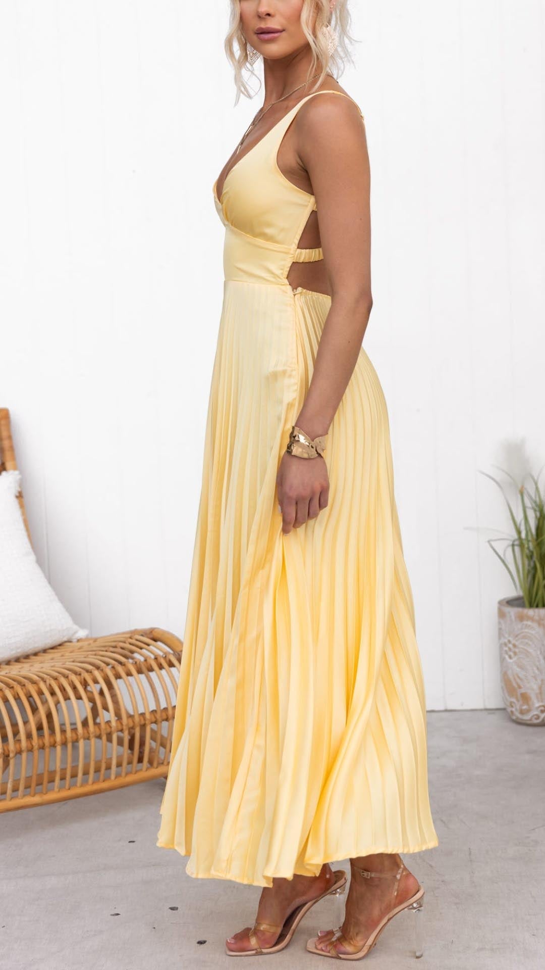 Marnie| Pleated V-Neck Maxi Dress